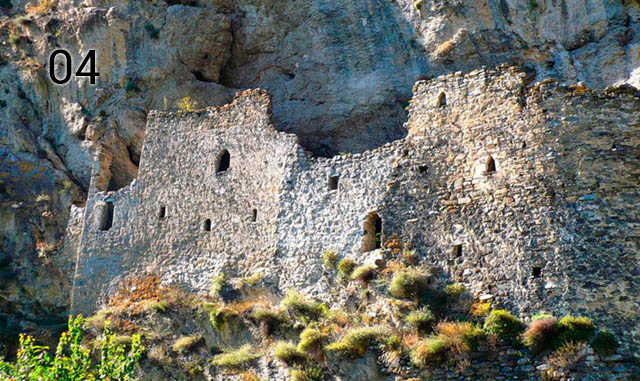 Крепость Дзивгис в скале